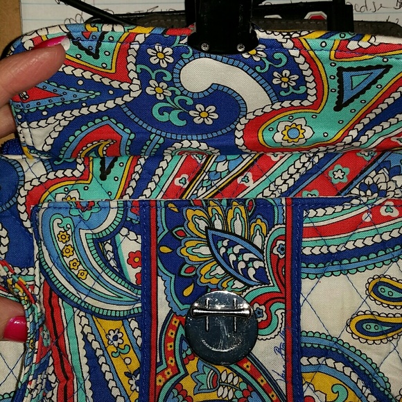 Vera push lock wristlet in Marina Paisley - Picture 3 of 3